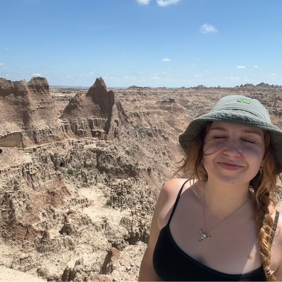 Meet your Posher, Makayla - Picture 2 of 6